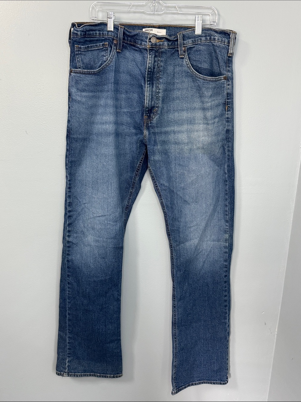 Signature by Levi’s Men’s Blue Dark Wash Bootcut Jean Sz 38x34